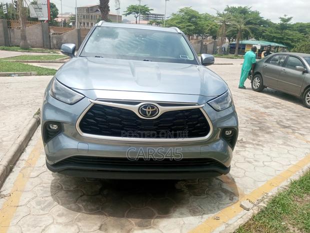 Toyota Highlander 2024 Gray