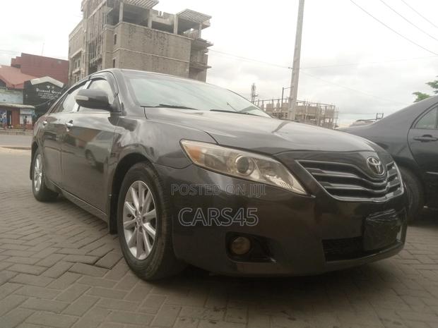 Toyota Camry 2010 Gray