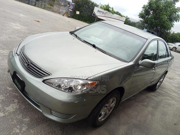 Toyota Camry XLE 4dr Sedan (2.4L 4cyl 5A) 2005 Green