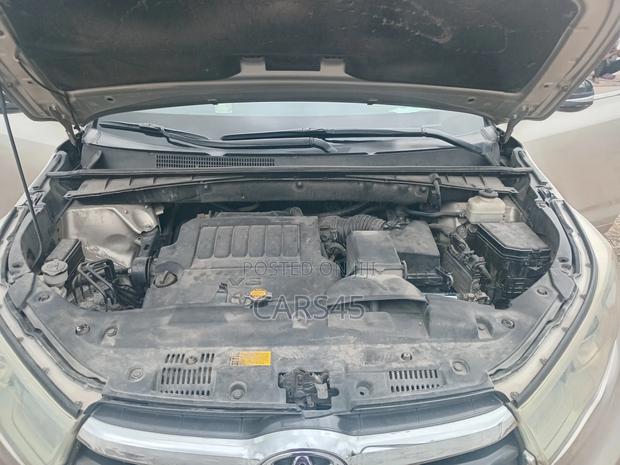 Toyota Highlander 2015 Gold