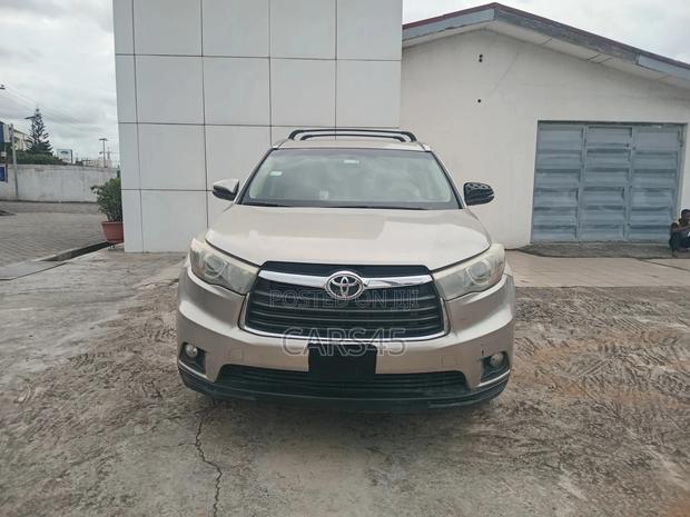 Toyota Highlander 2015 Gold