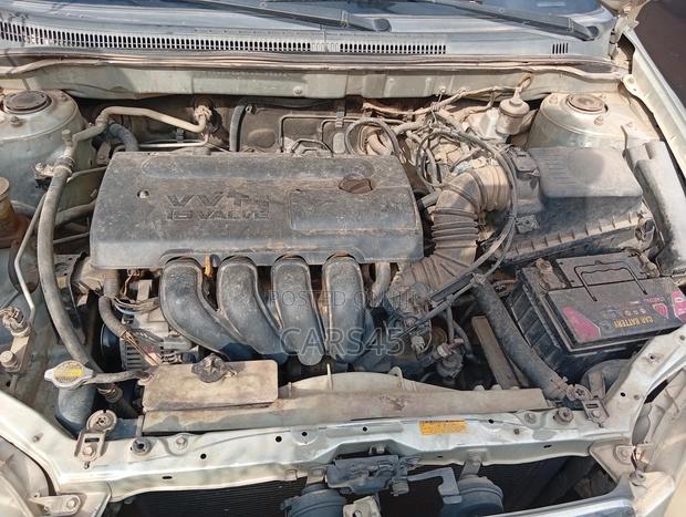 Toyota Corolla 2004 Silver