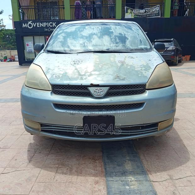 Toyota Sienna 2010 Blue