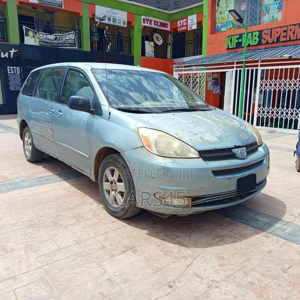 Toyota Sienna 2010 Blue