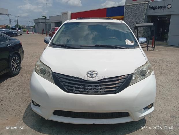 Toyota Sienna 2012 White