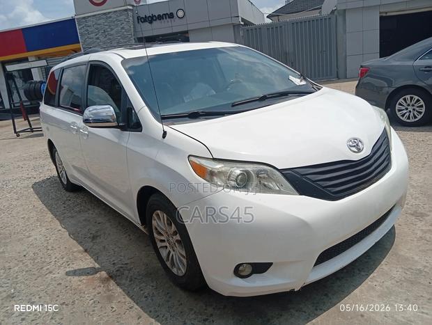 Toyota Sienna 2012 White