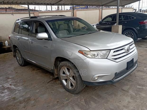 Toyota Highlander 2013 Silver