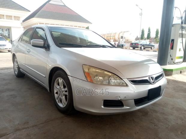 Honda Accord 2006 Silver