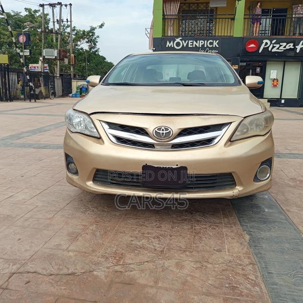 Toyota Corolla 2012 Gold