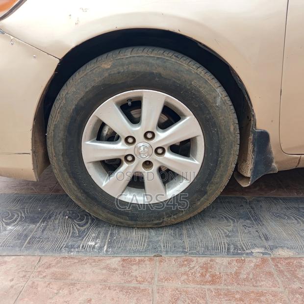 Toyota Corolla 2012 Gold