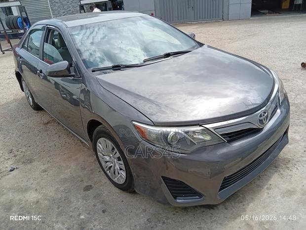 Toyota Camry 2014 Gray