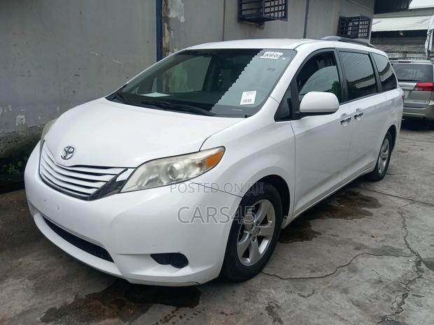 Toyota Sienna 2015 White