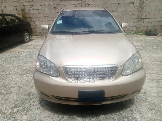 Toyota Corolla LE 2005 Gold