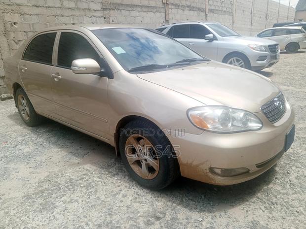 Toyota Corolla LE 2005 Gold