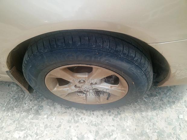 Toyota Corolla LE 2005 Gold