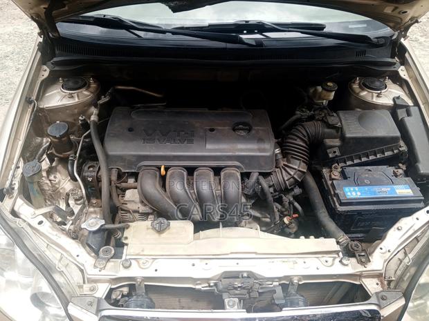 Toyota Corolla LE 2005 Gold