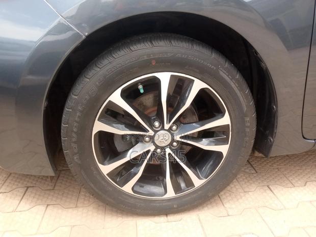 Toyota Corolla 2016 Gray