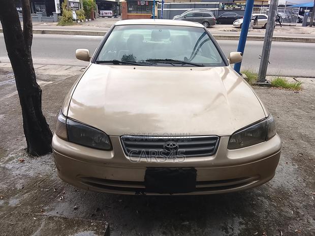 Toyota Camry CE 4dr Sedan (2.2L 4cyl 5M) 2001 Gold