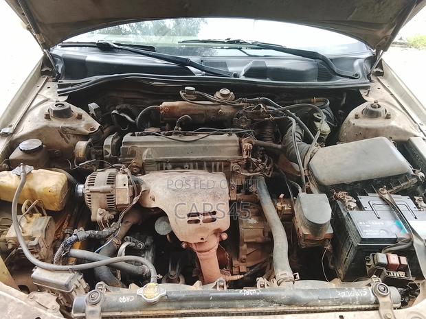 Toyota Camry CE 4dr Sedan (2.2L 4cyl 5M) 2001 Gold