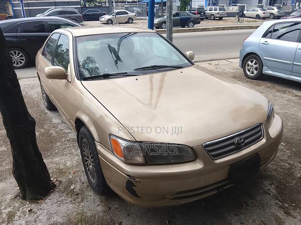 Toyota Camry CE 4dr Sedan (2.2L 4cyl 5M) 2001 Gold