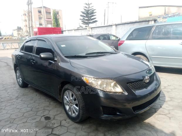 Toyota Corolla 2010 Gray
