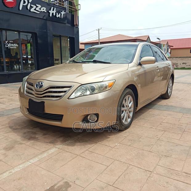 Toyota Camry 2010 Gold