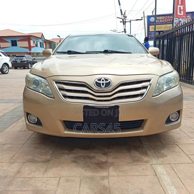 Toyota Camry 2010 Gold