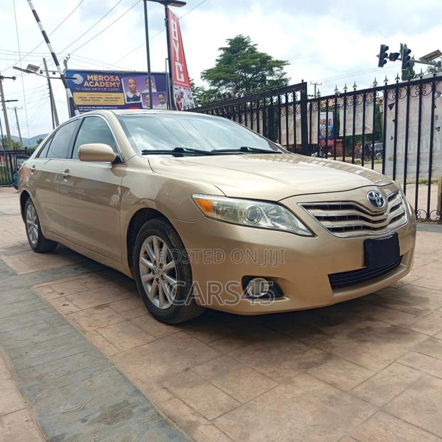 Toyota Camry 2010 Gold