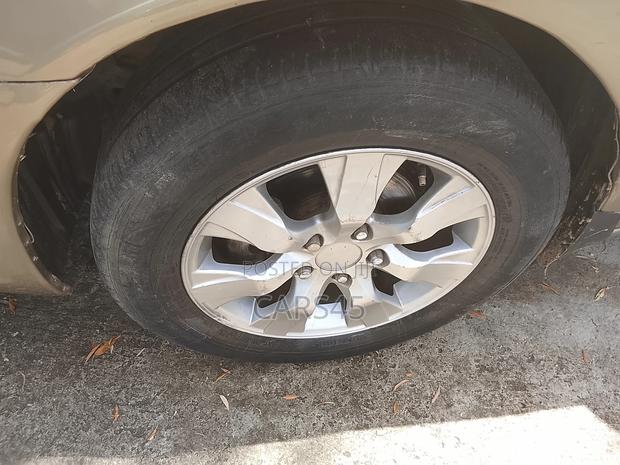 Toyota Avalon XL Buckets 2001 Gold