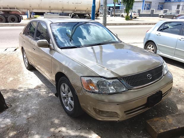 Toyota Avalon XL Buckets 2001 Gold
