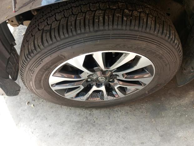 Toyota Land Cruiser Prado 2022 Black