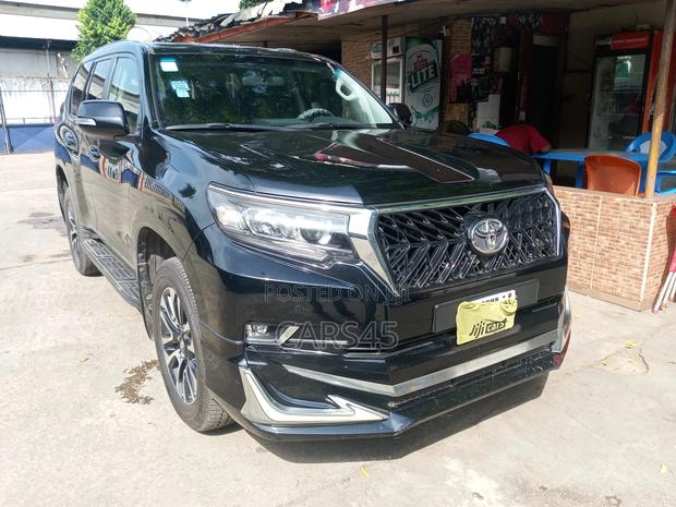 Toyota Land Cruiser Prado 2022 Black