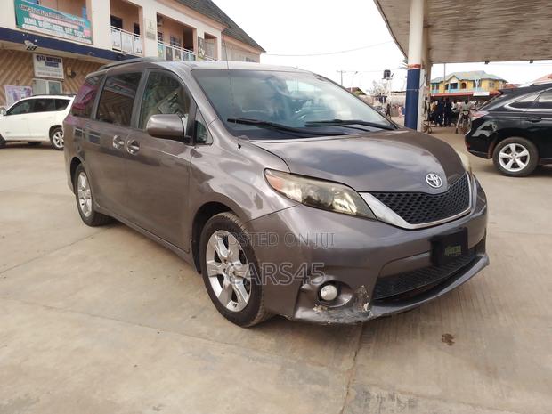 Toyota Sienna 2012 Gray