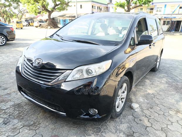 Toyota Sienna 2014 Black