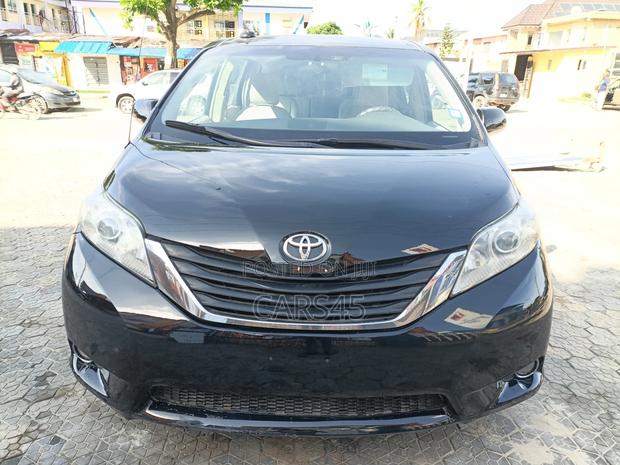 Toyota Sienna 2014 Black