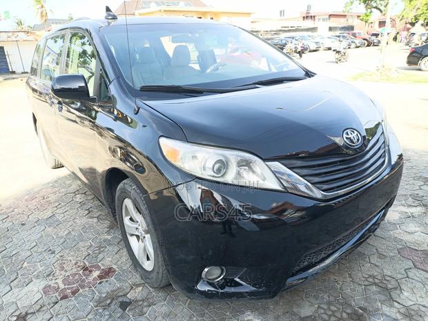 Toyota Sienna 2014 Black