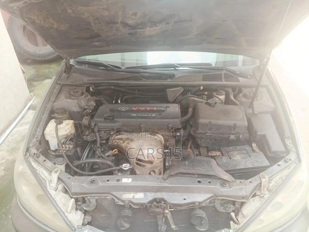 Toyota Camry LE 4dr Sedan (2.4L 4cyl 5A) 2005 Gray