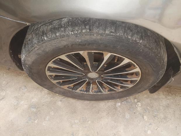 Toyota Camry LE 4dr Sedan (2.4L 4cyl 5A) 2005 Gray