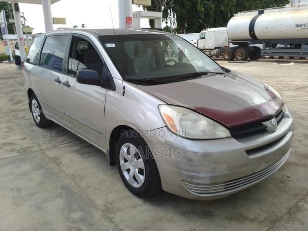 Toyota Sienna 2005 Gray