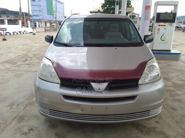 Toyota Sienna 2005 Gray