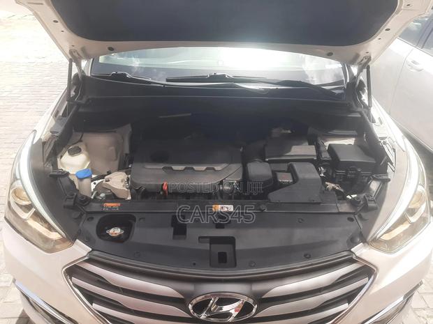 Hyundai Santa Fe 2017 White