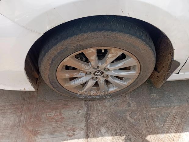 Toyota Camry 2018 White