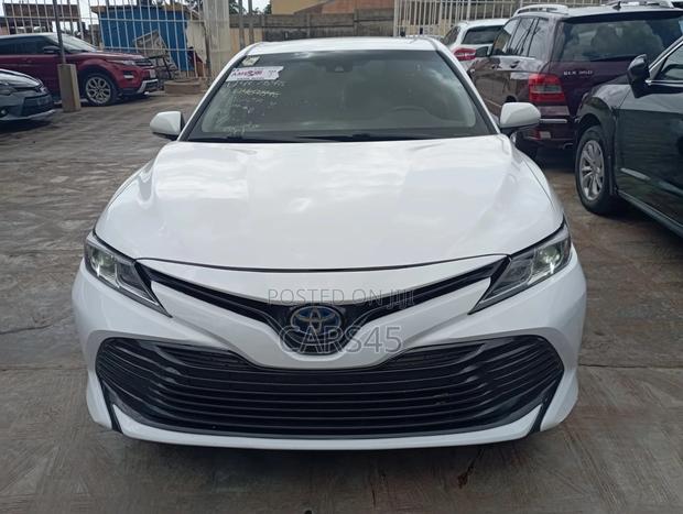 Toyota Camry 2018 White