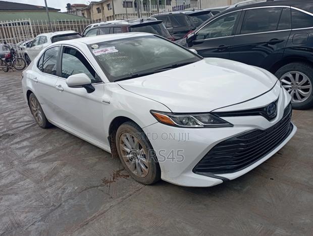 Toyota Camry 2018 White