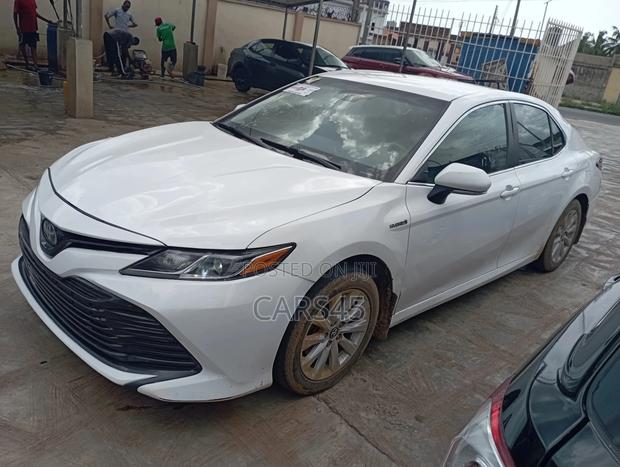 Toyota Camry 2018 White