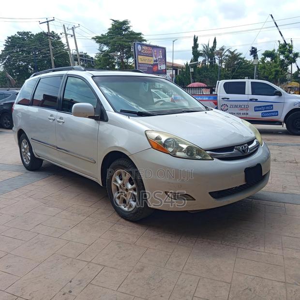 Toyota Sienna 2005 White