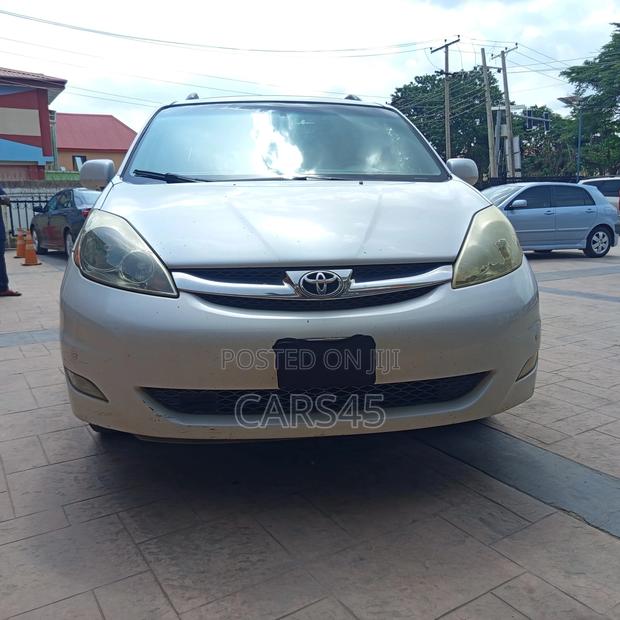 Toyota Sienna 2005 White