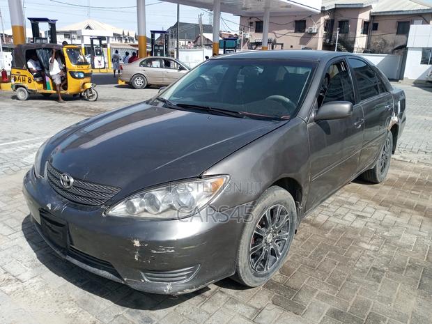 Toyota Camry 2002 Gray