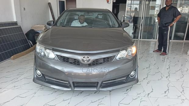 Toyota Camry 2014 Gray