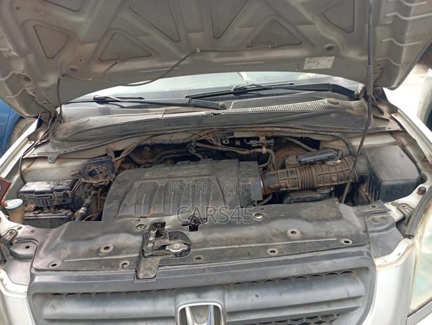 Honda Pilot 2005 Silver